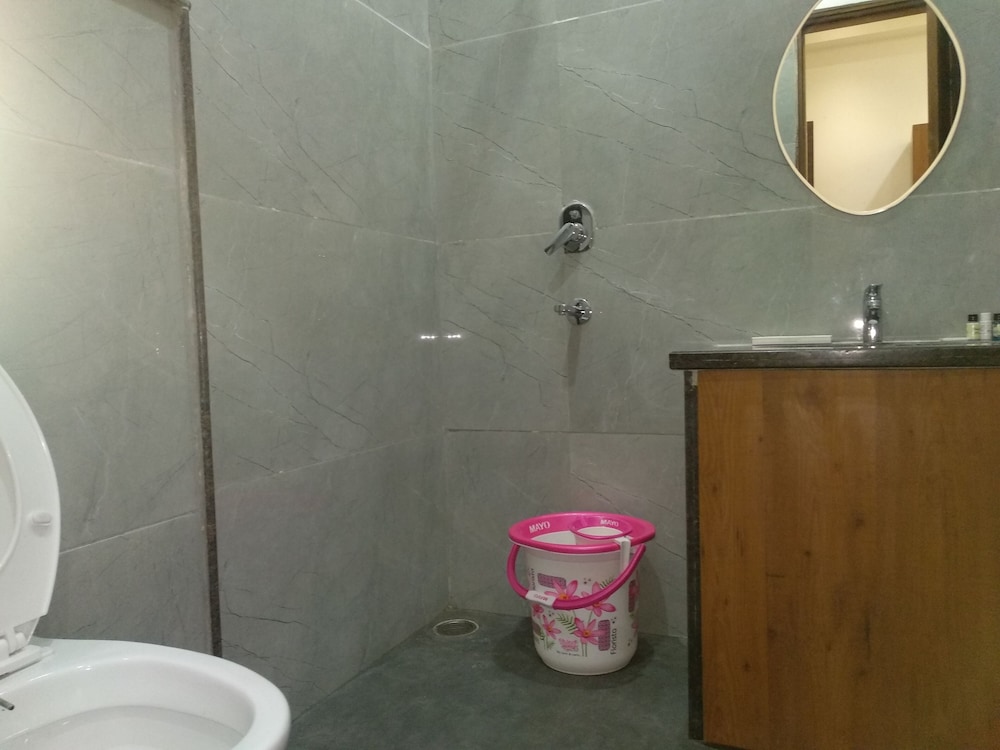HOTEL SUDARSHAN PALACE 47/48