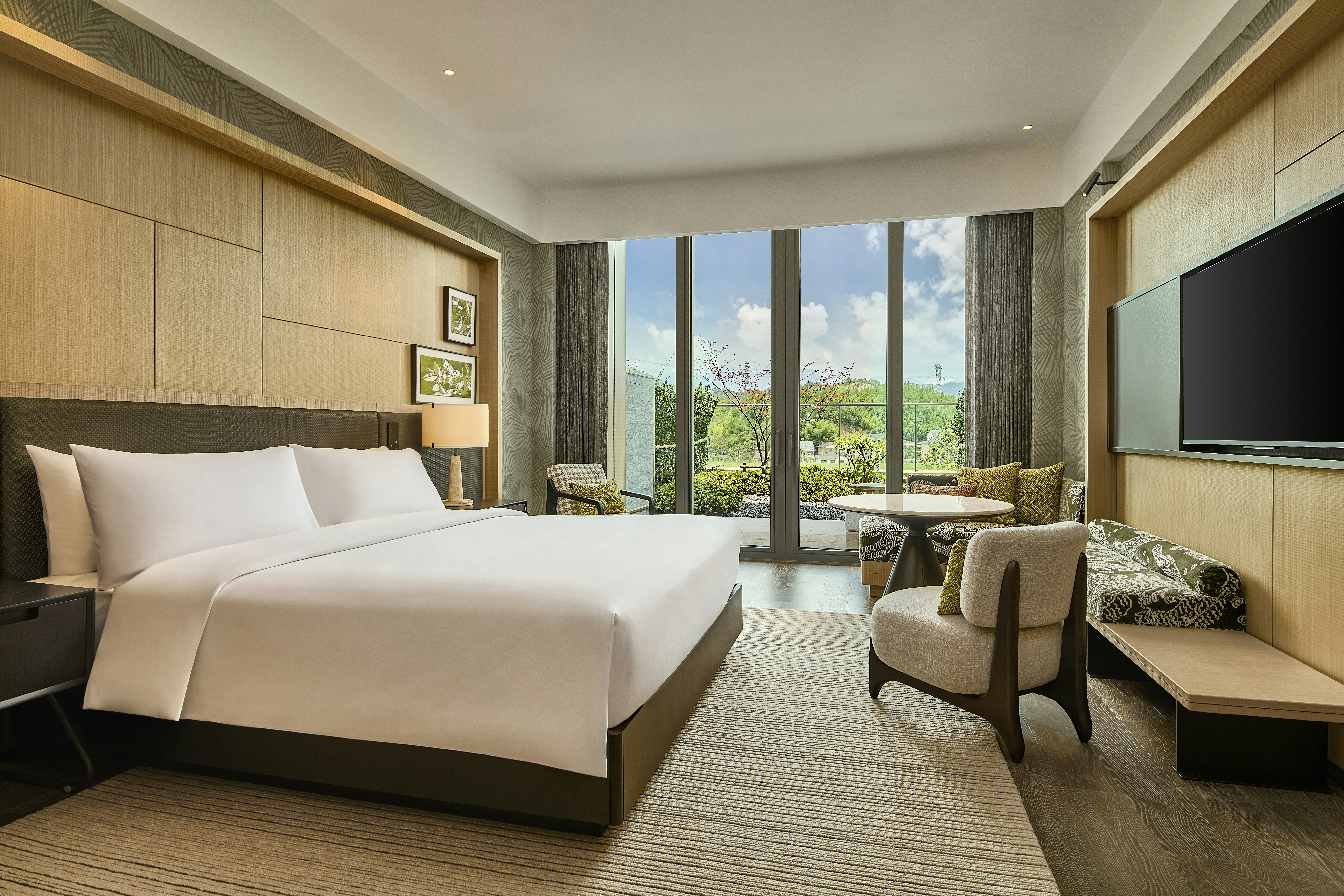 COURTYARD, DELUXE, KING BED