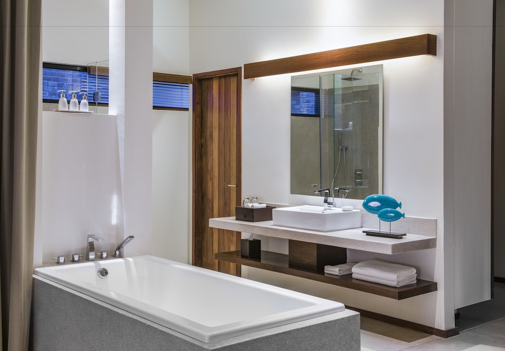 The Aviary Hotel 50/50