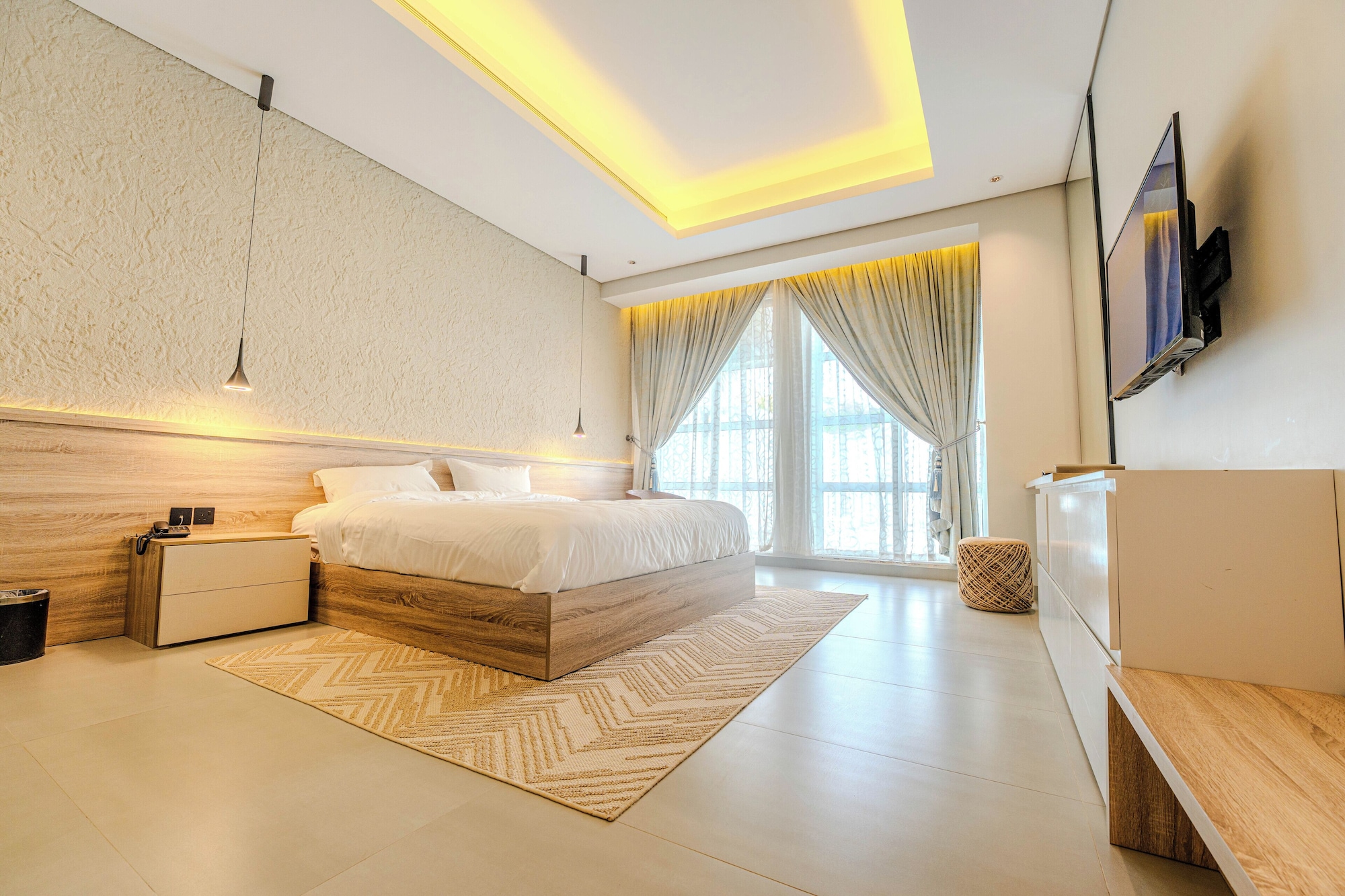 3 BEDROOMS, GRAND, VILLA