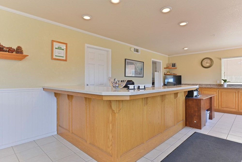 Cayucos Beach Inn 10/64