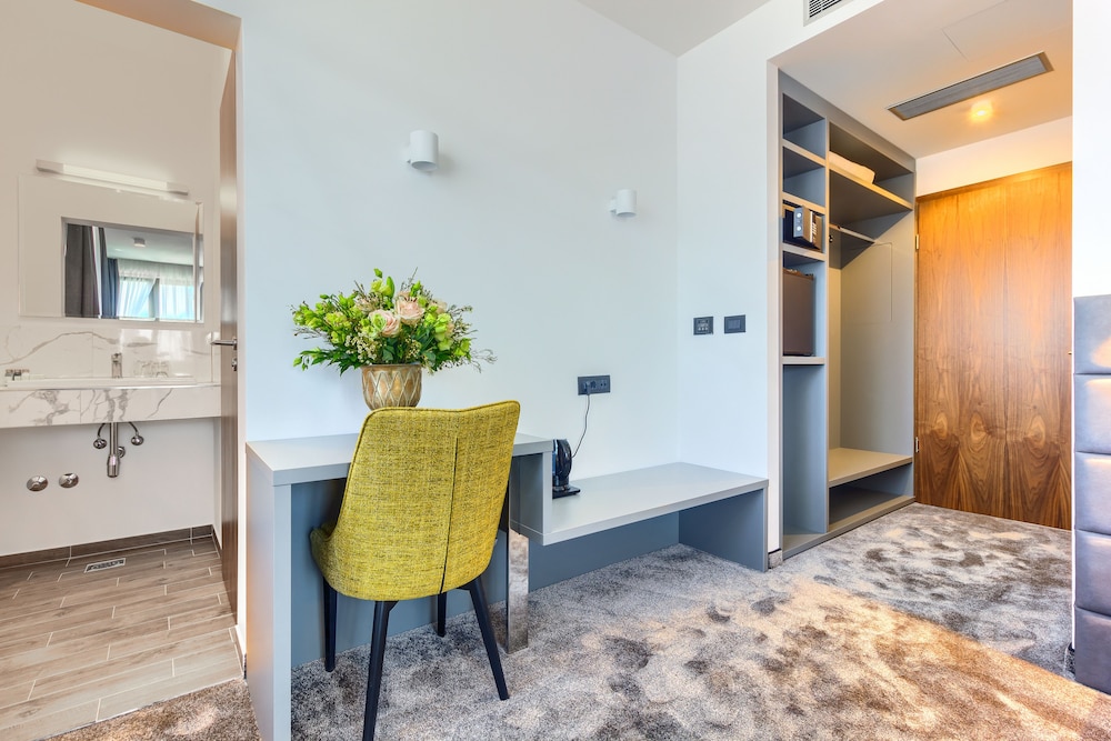 Bel Residence 9/80