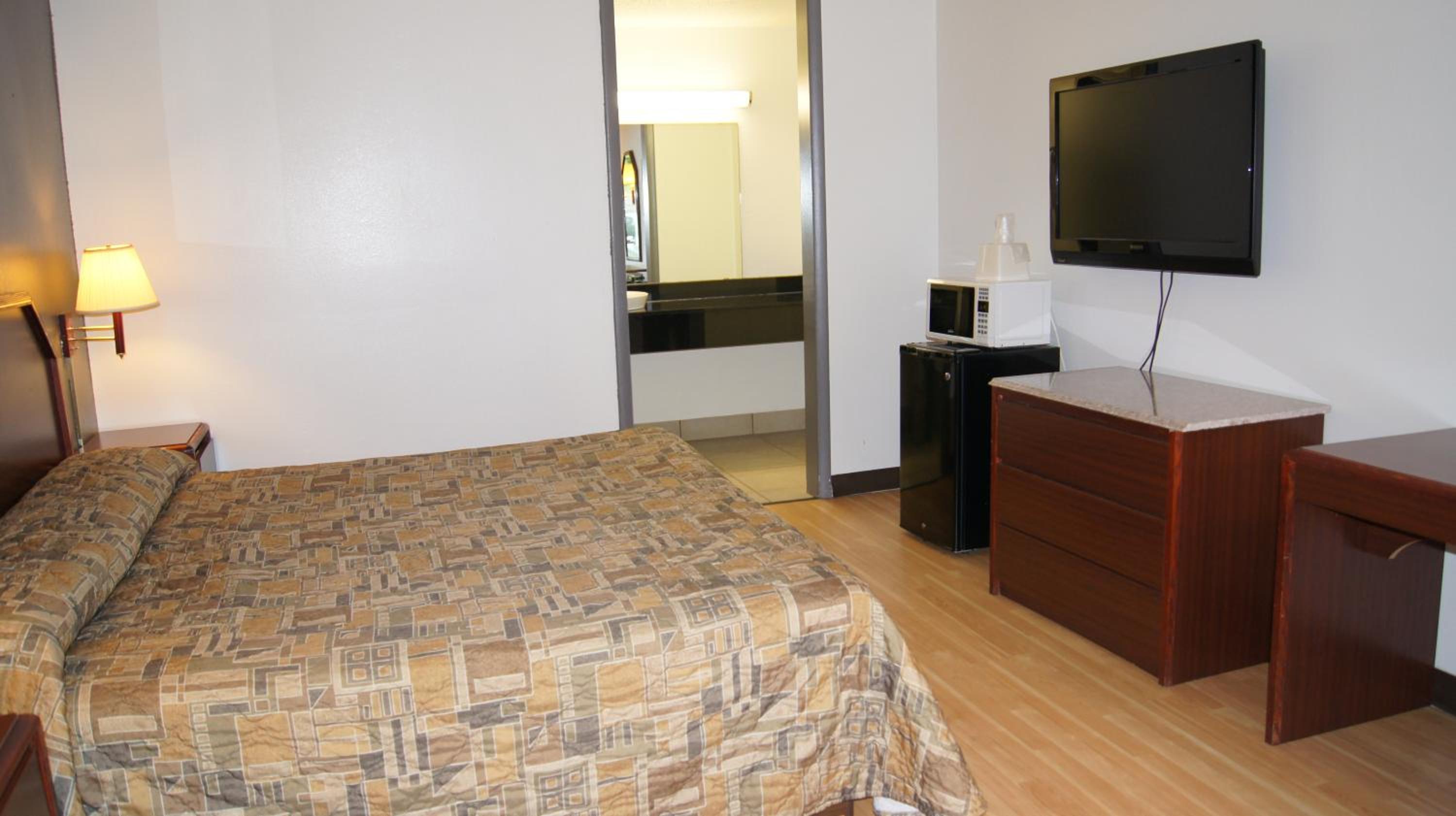 Executive Inn 20/36