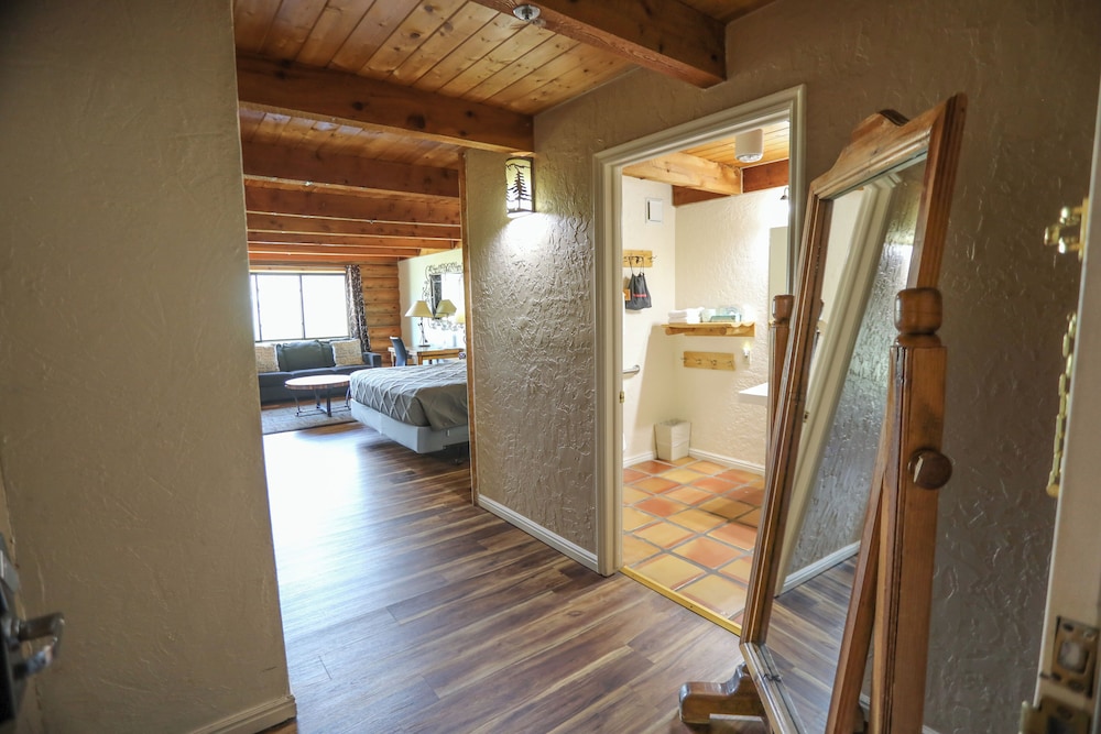 The Boulder Creek Lodge 30/64