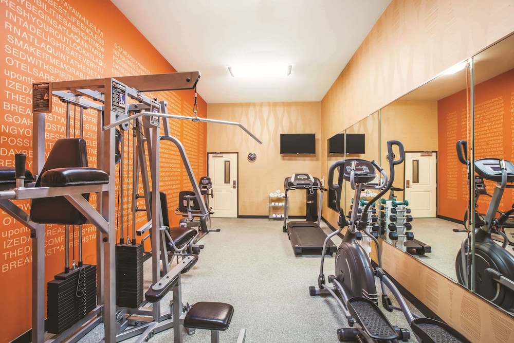 La Quinta Inn & Suites by Wyndham Allen at The Village 17/32