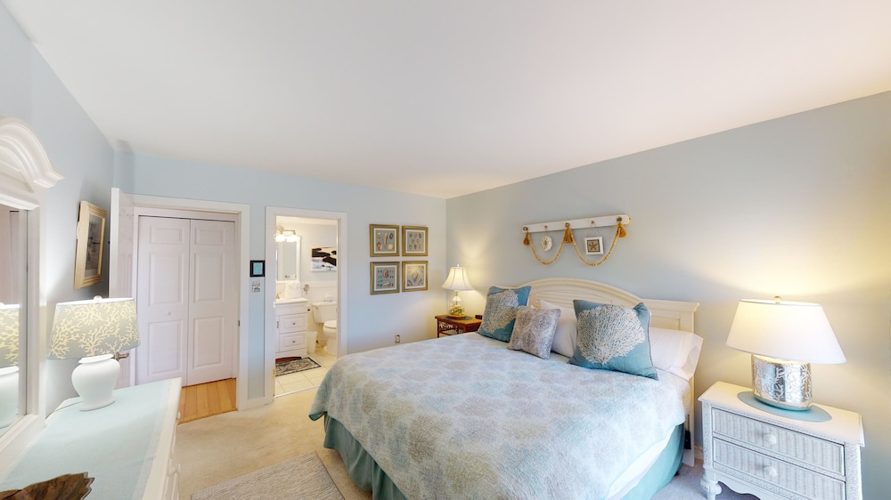3 Bedrooms, Scenic, Villa, 2 Double Beds, King and Queen Bed, Resort View, Sofa