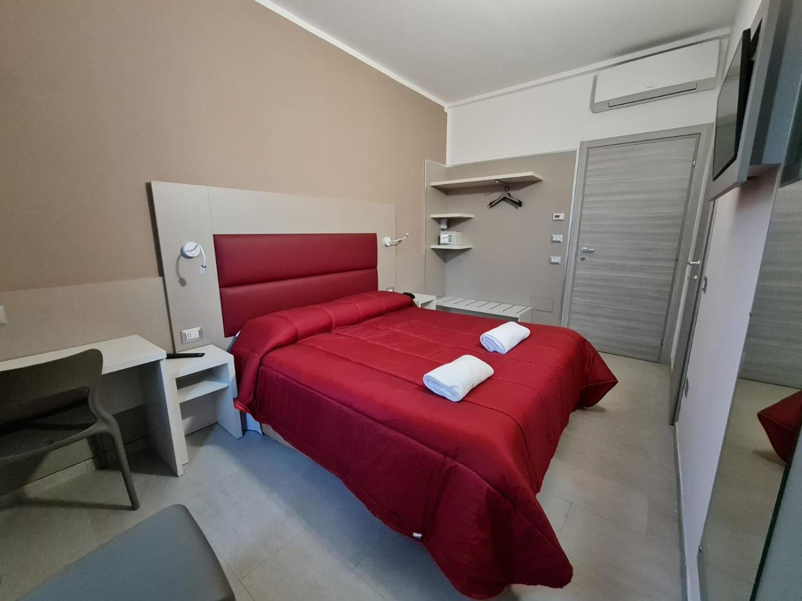 HOTEL CITY 20 8/31