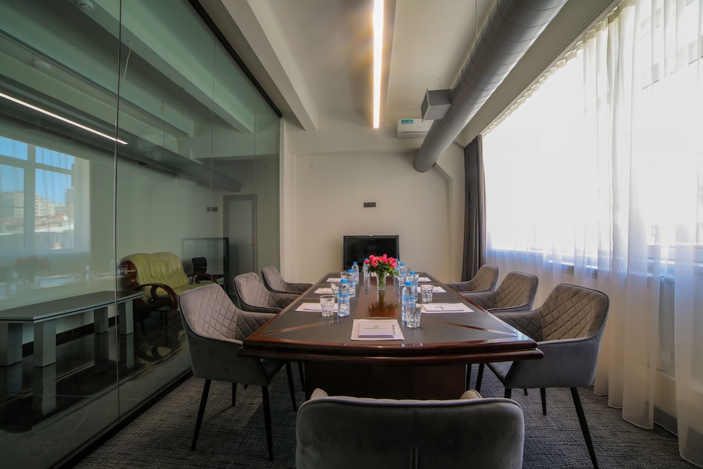 Elysium Gallery Hotel 56/74