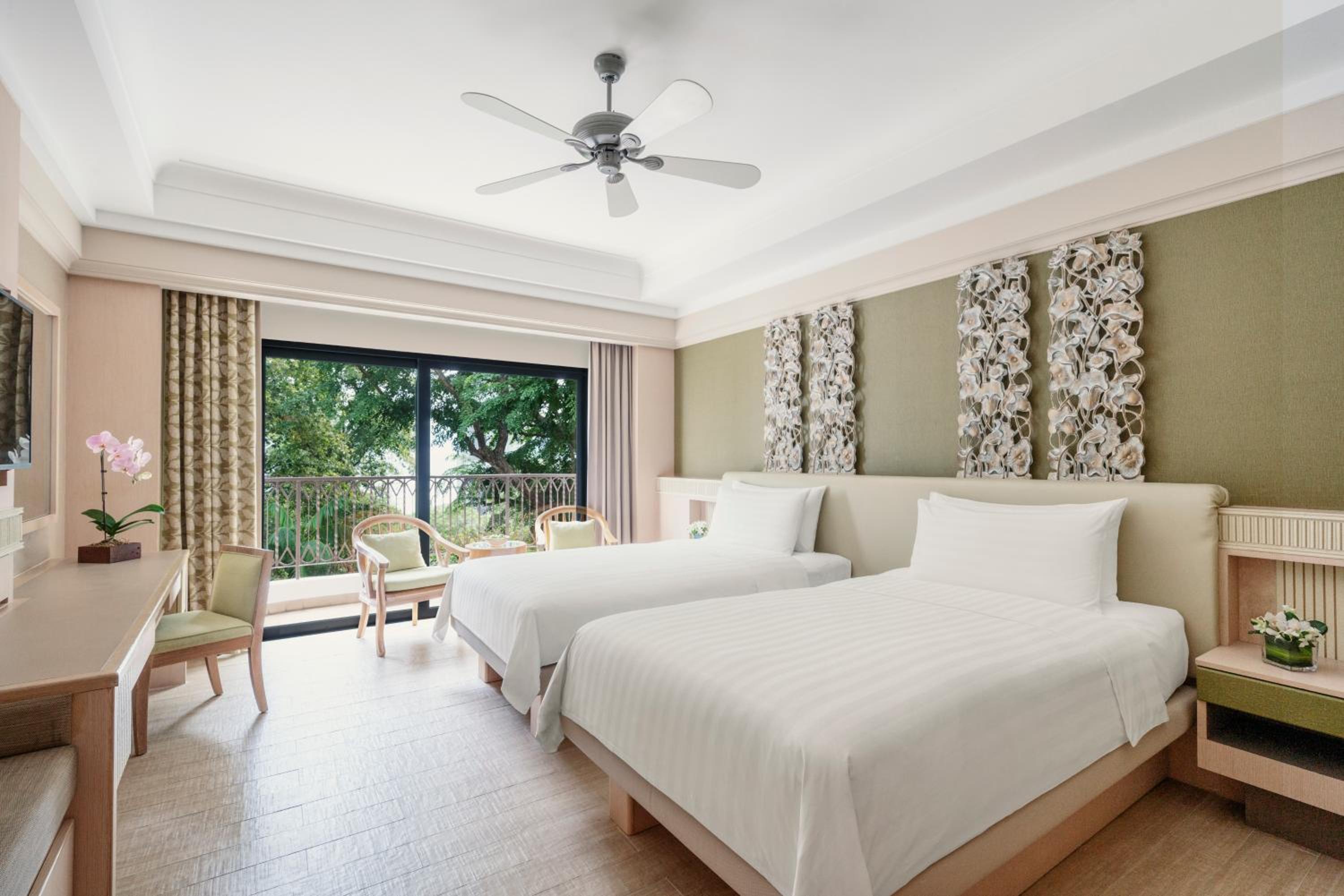 Superior, Single Bed, Hill View