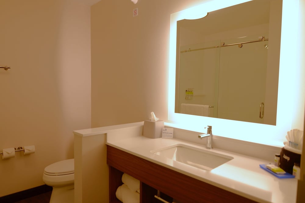 Holiday Inn Express and Suites Onalaska - La Crosse Area 70/71