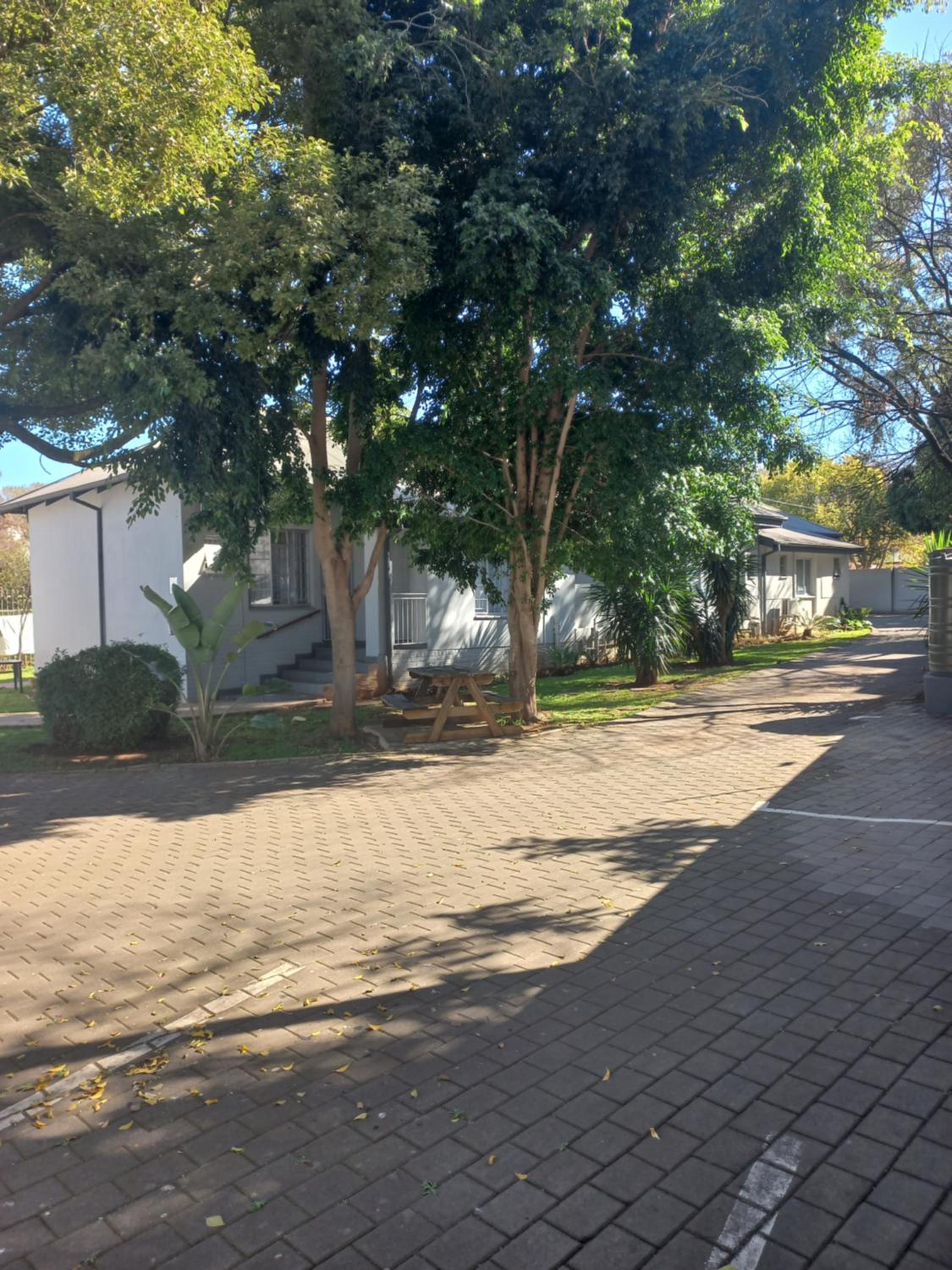 Triple9 Hatfield Guesthouse 26/30