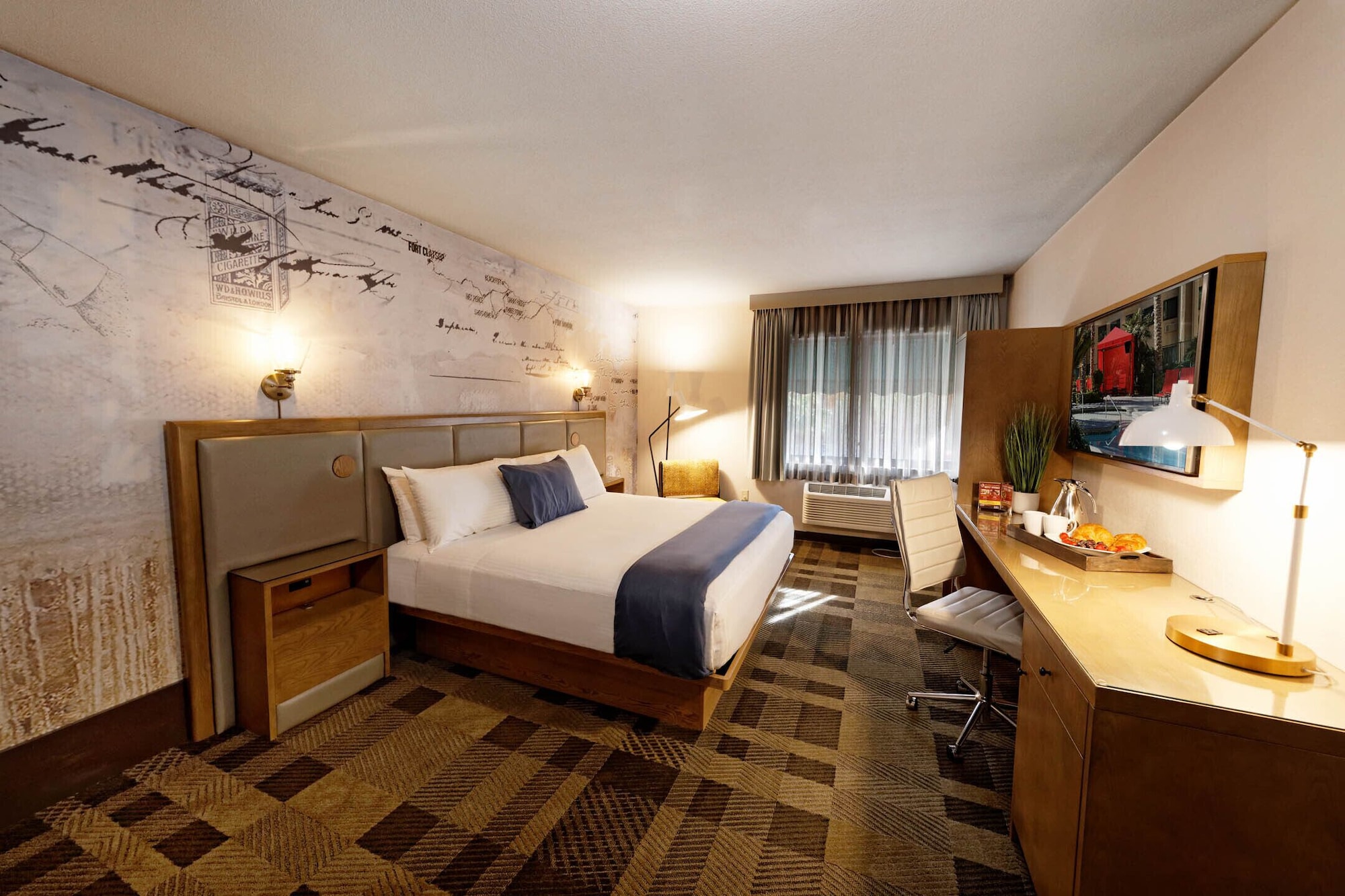 TOWER, PREMIUM, KING BED