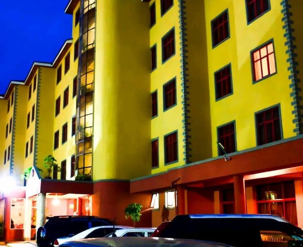 Seasons Airport Hotel 26/27