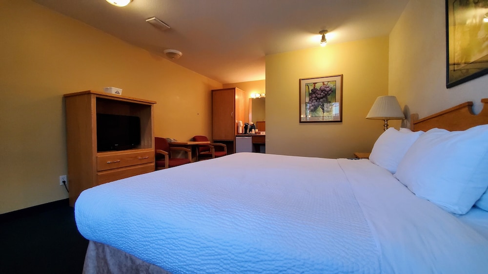 Days Inn by Wyndham Penticton Conference Centre 11/40
