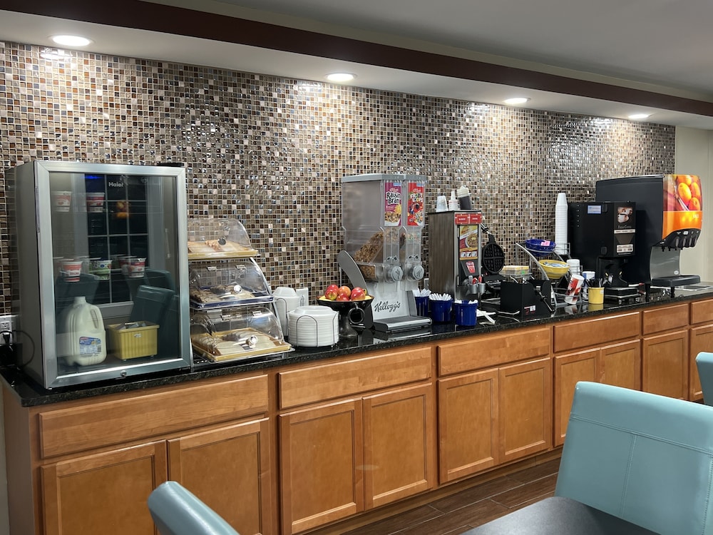 Days Inn By Wyndham Sharonville 25/38