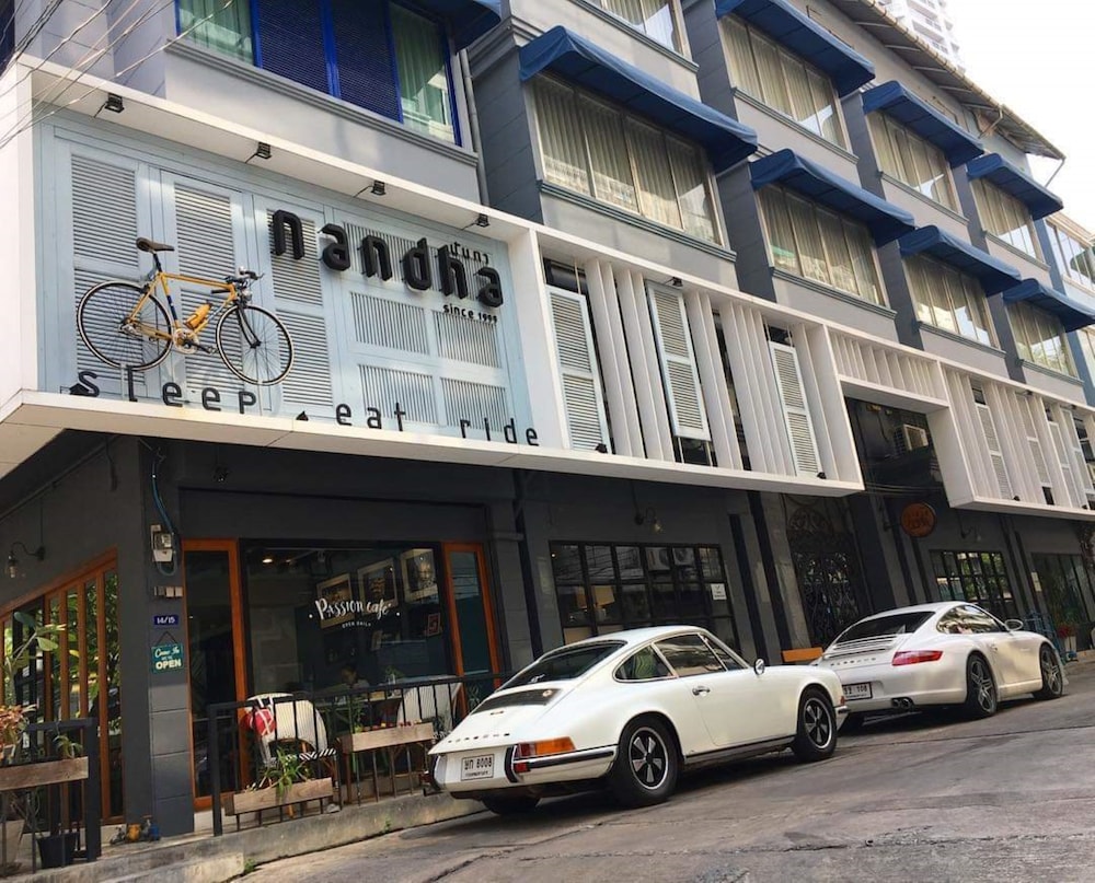 Nandha Hotel 67/71