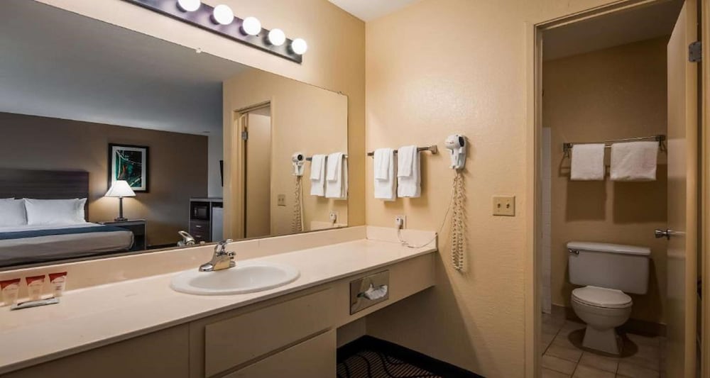 SureStay Plus Hotel by Best Western Sacramento North 19/32