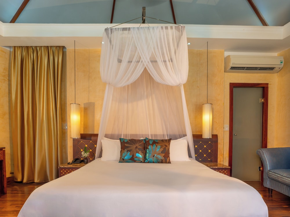 Private, Cottage, King Bed, Ocean View, Hot Tub
