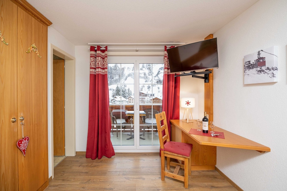 Grichting Hotel & Serviced Apartments 36/65