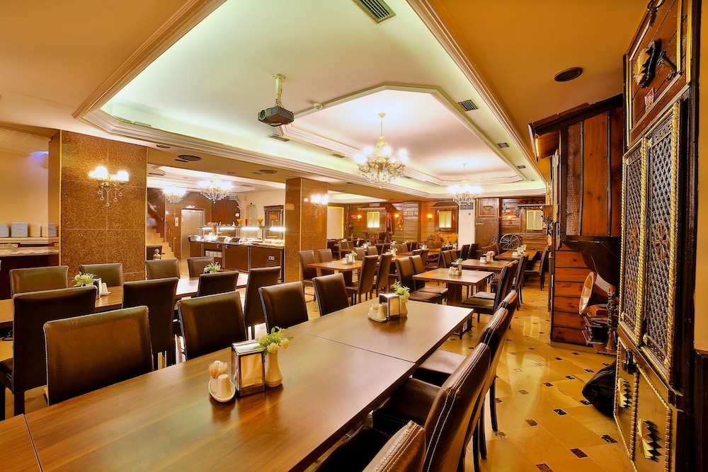 Grand Ant Hotel 37/47