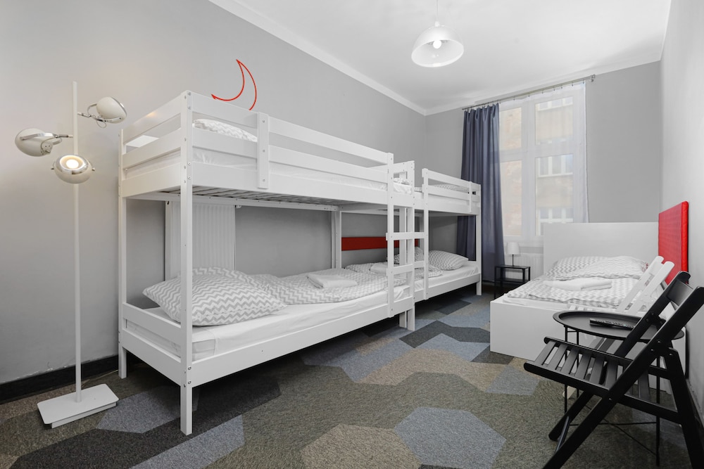 Moon Hostel New 16/28