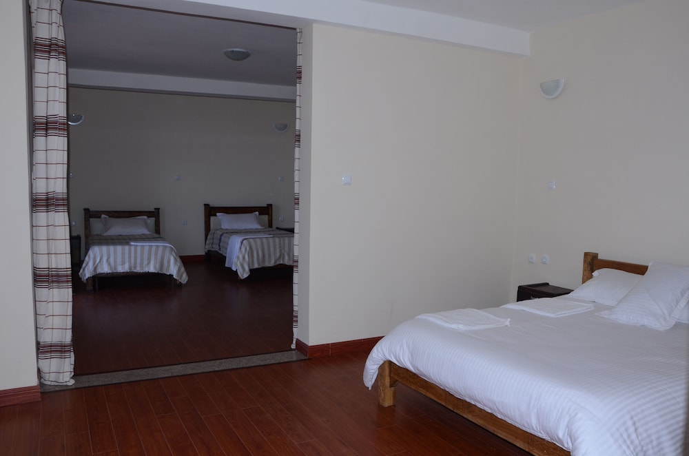 Zan-Seyoum Hotel 20/50