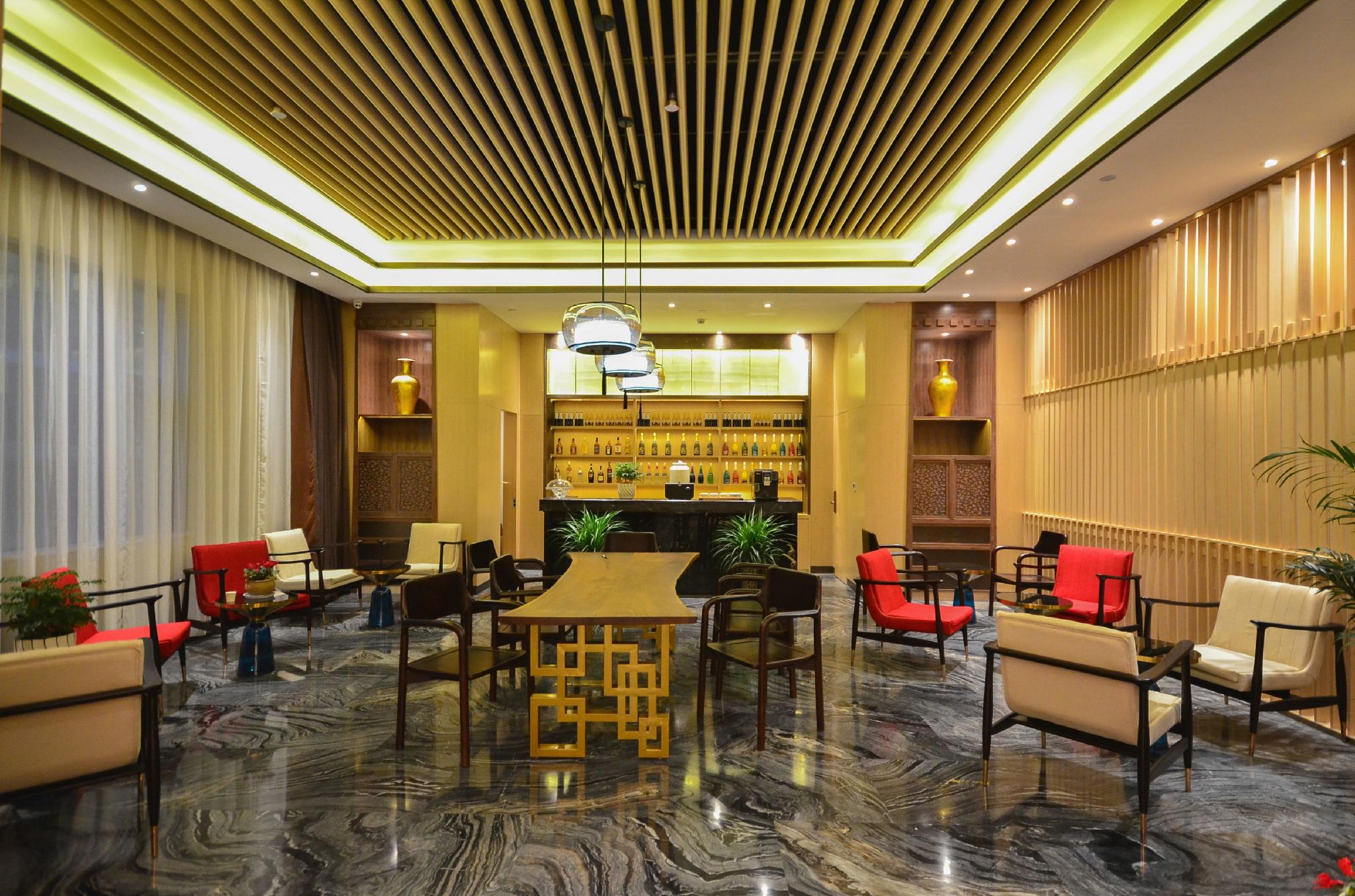 Metropolo Jinjiang Hotel ((Shangri-La Songzanlin Temple) 40/60