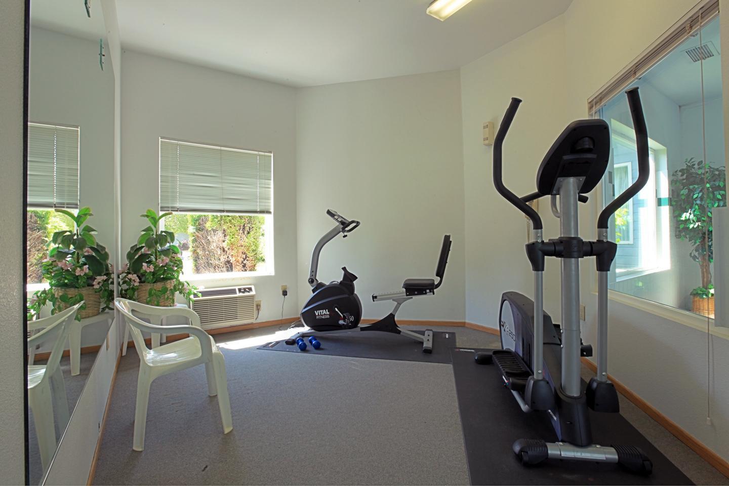 Americas Best Value Inn & Suites Forest Grove Hillsboro 30/34