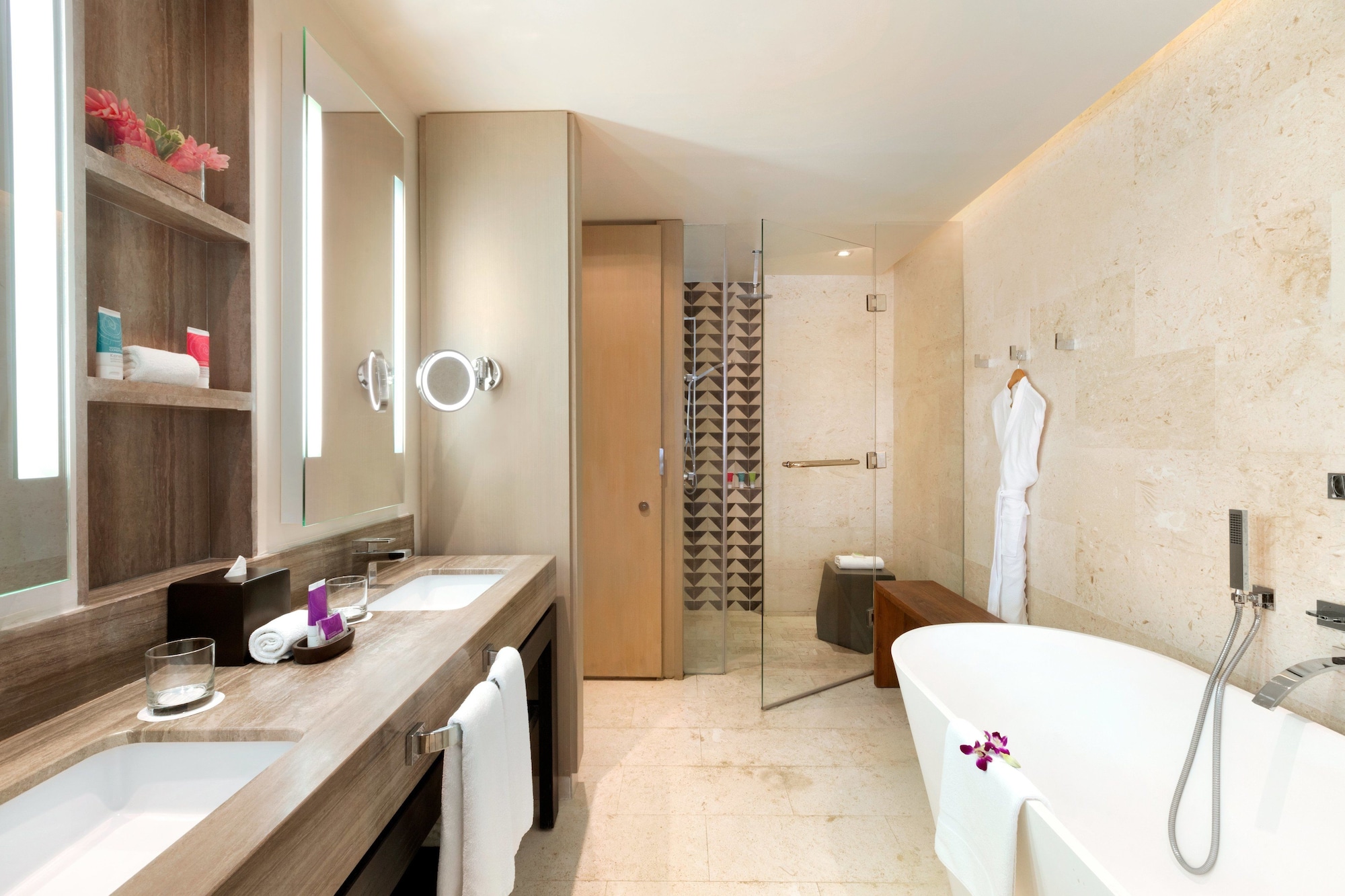 SWIM UP, JUNIOR SUITE, KING BED