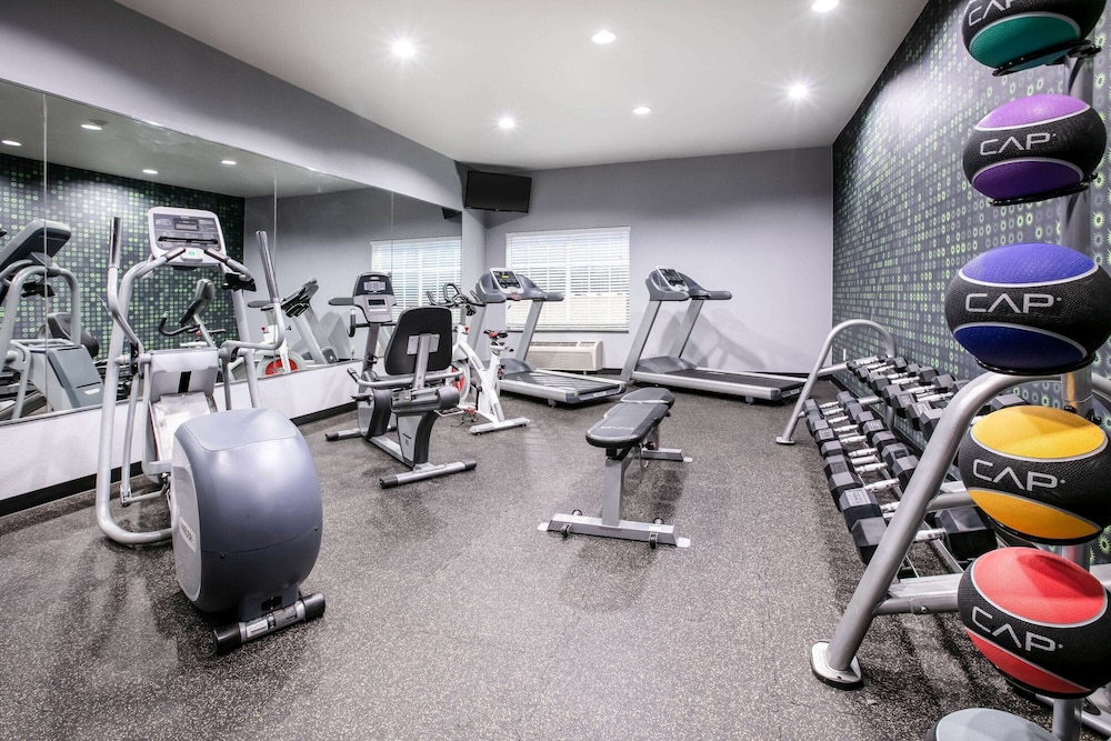 La Quinta Inn and Suites by Wyndham DFW Airport West - Euless 26/65