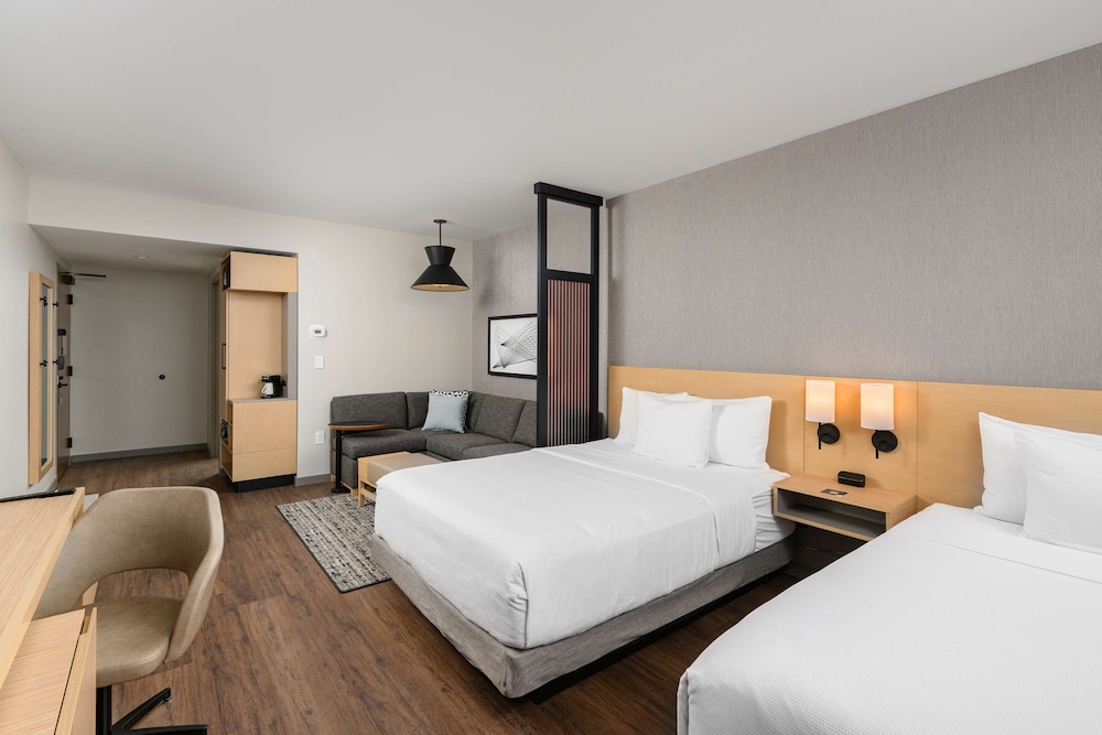 STANDARD, 2 QUEEN BEDS