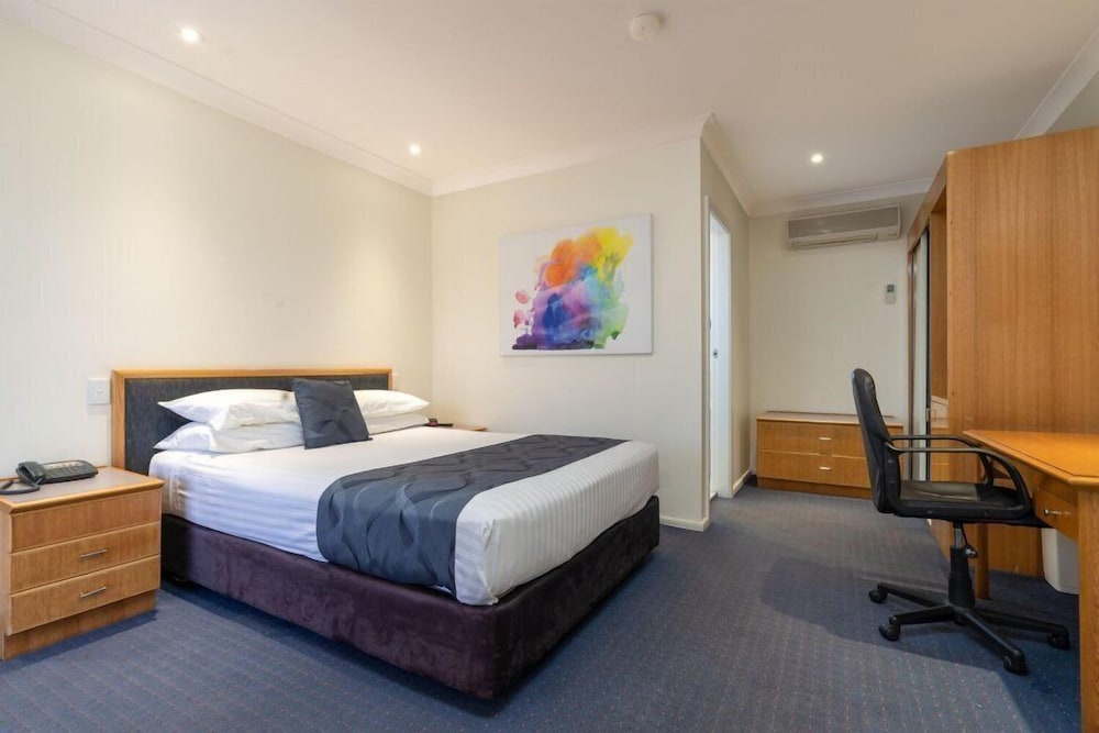 West End Motor Lodge 14/57