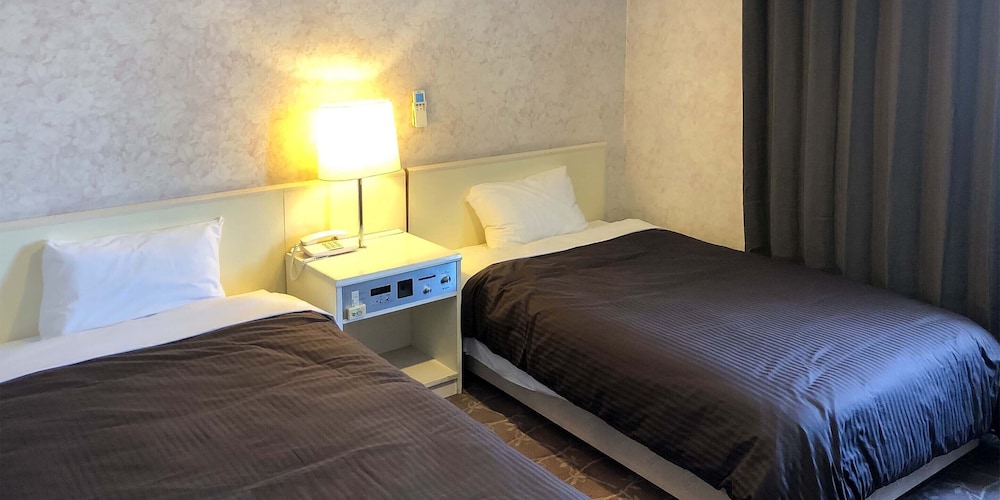 City Hotel Airport In Prince 13/63