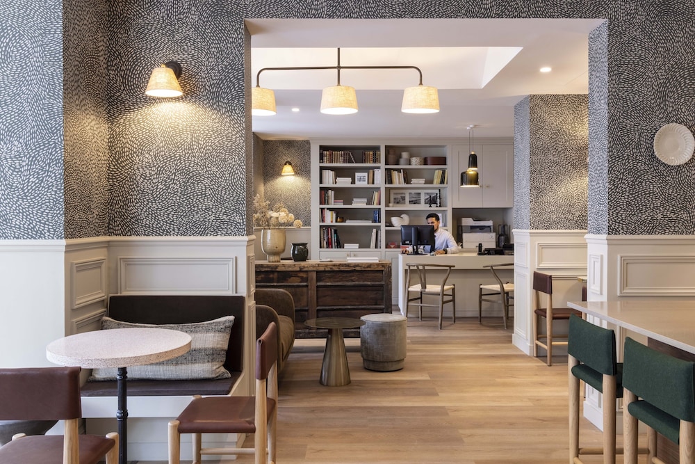 Le Petit Beaumarchais Hotel & Spa 37/48