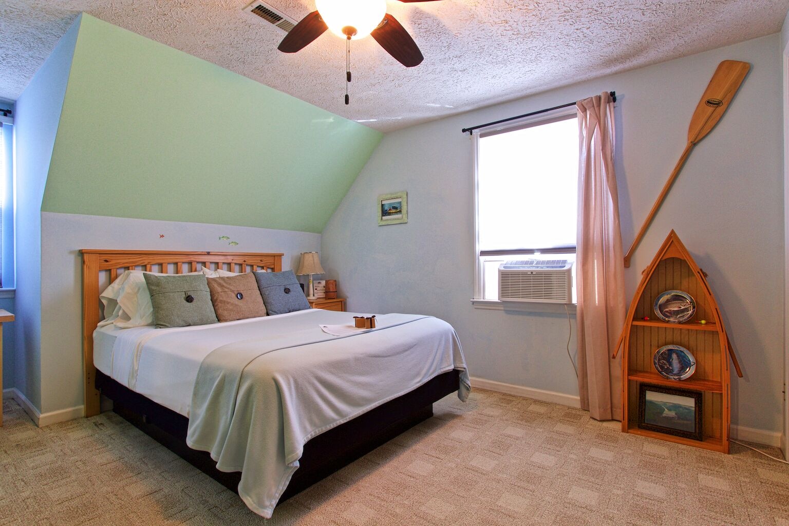 River, Single, Queen Bed