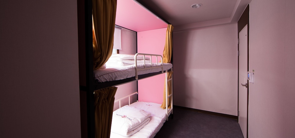 FEMALE DORM, FEMALE ONLY