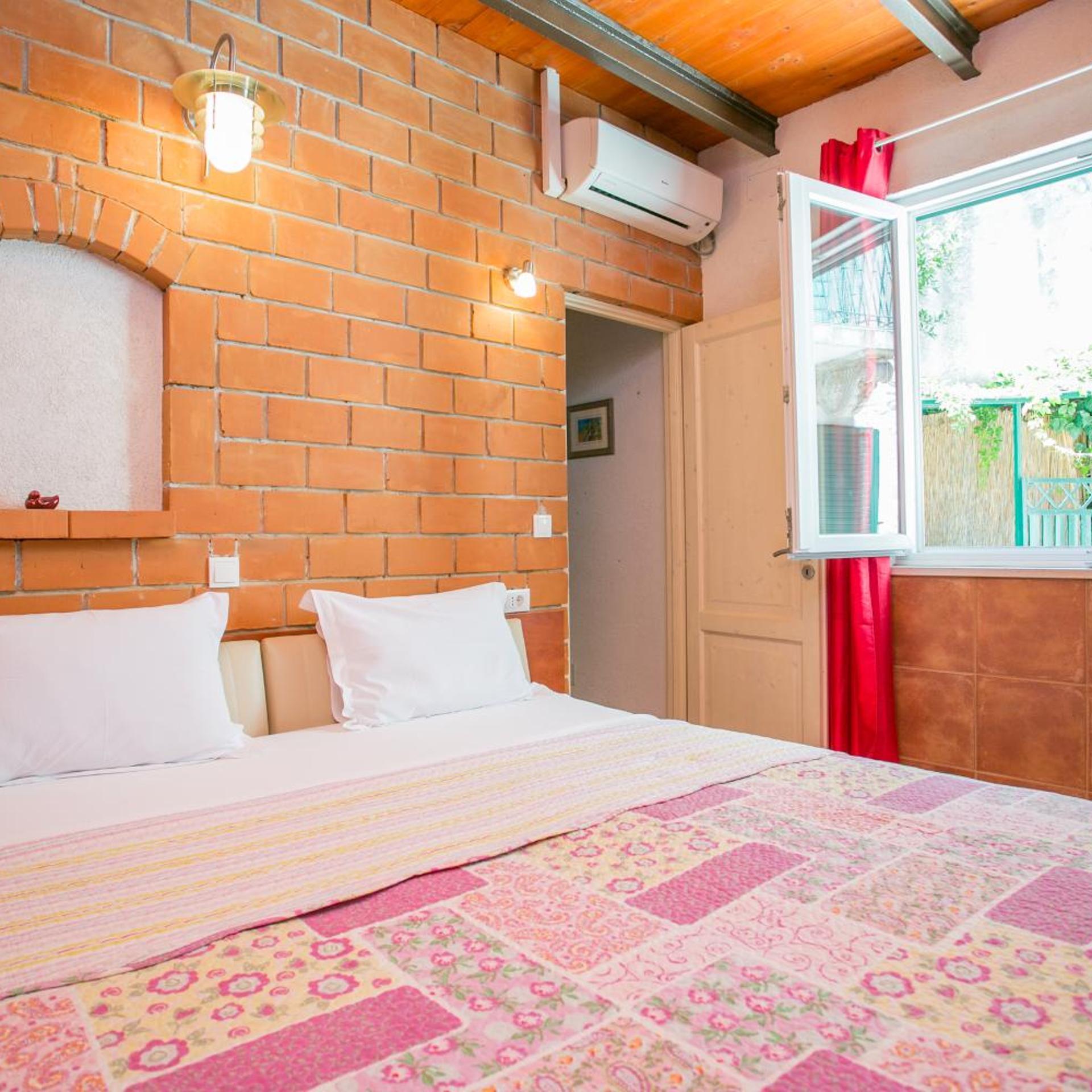 1 BEDROOM, APARTMENT