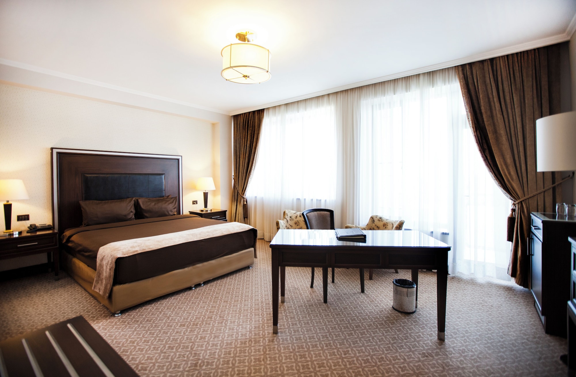 غرفة قياسية بسرير كينج، Chinar Hotel & Spa 4/6