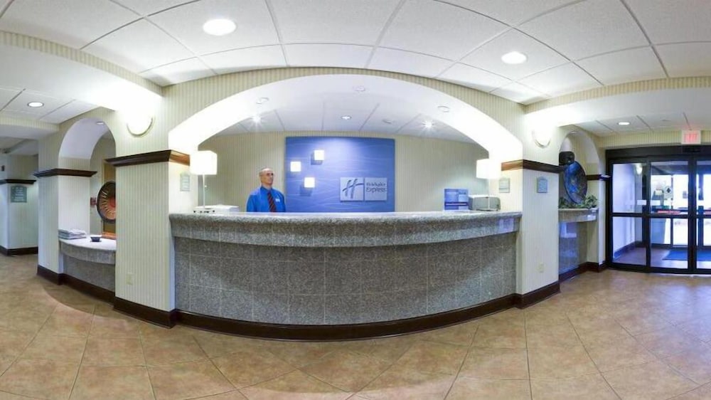Holiday Inn Express Suites Greenwood 3/66