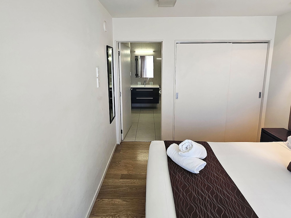 Sea Spray Suites 15/61