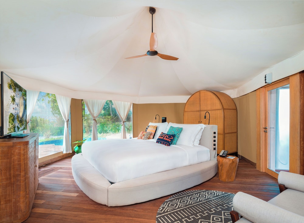 Sirru Fen Fushi Private Lagoon Resort 15/68