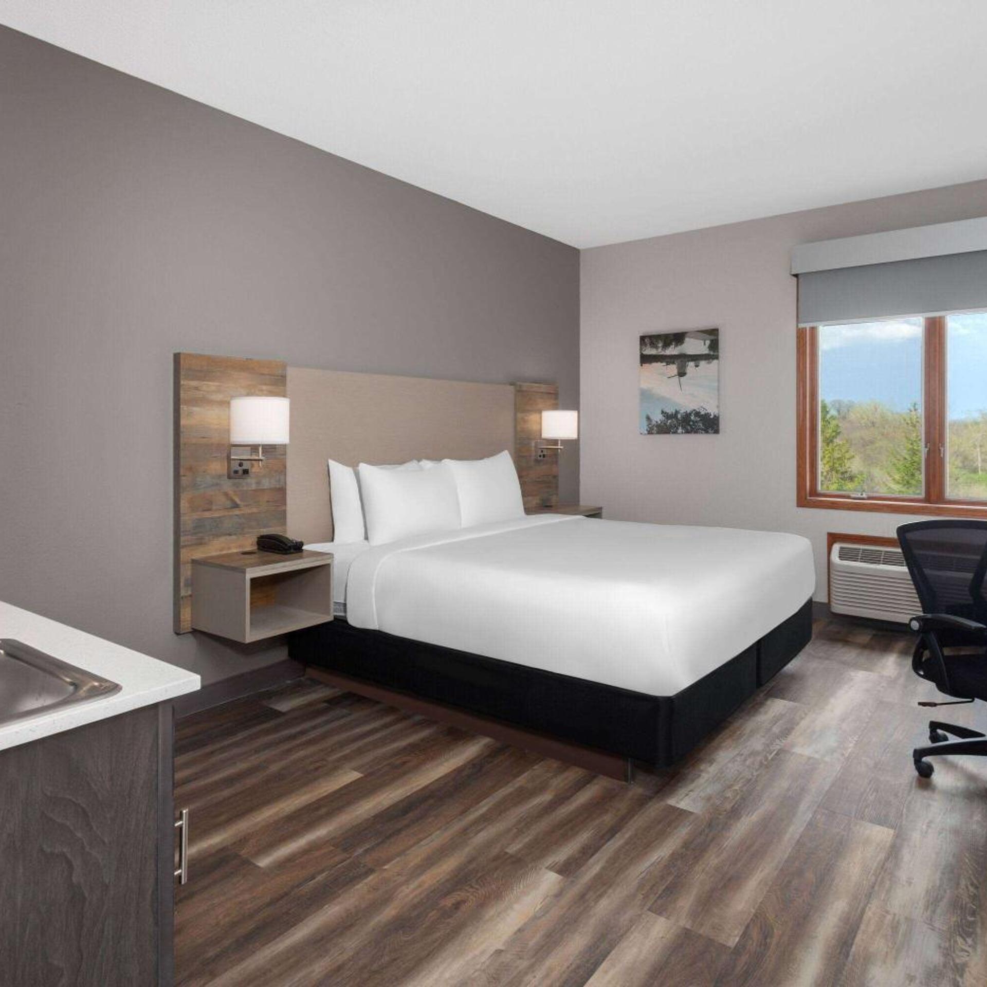 1 Bedroom, Efficiency, Suite, Queen Bed, Accessible