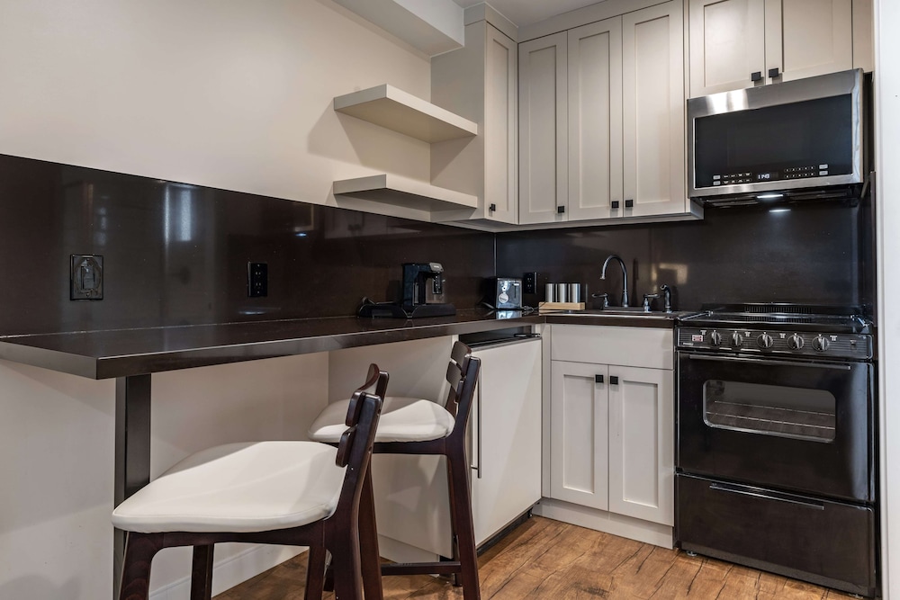 Best Western Rose Garden Inn 32/37