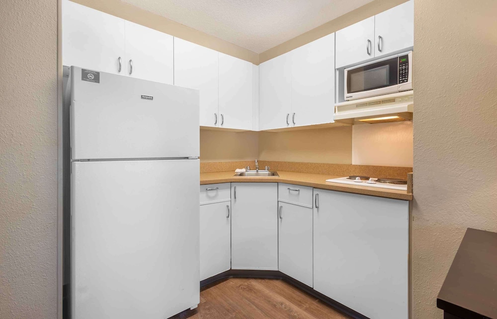 Extended Stay America Suites Princeton - West Windsor 49/56
