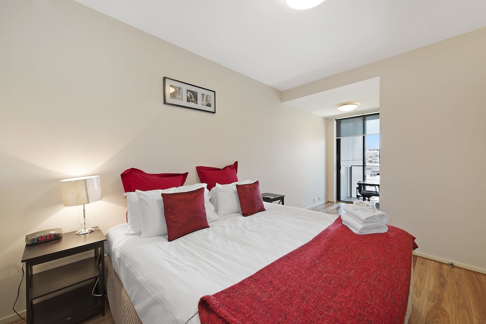 Docklands Private Collection of Apartments - Digital Harbour 20/50