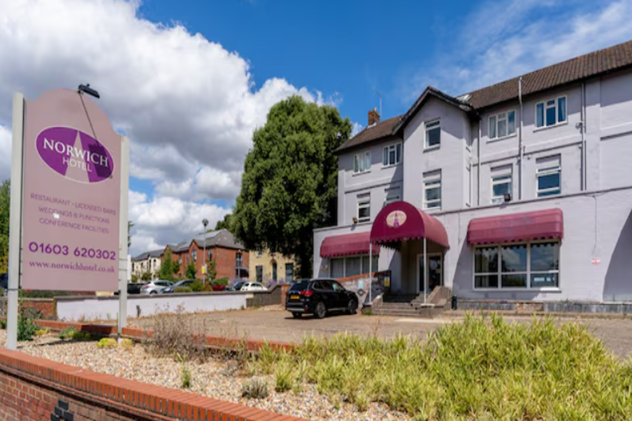 Norwich Central Hotel- Near Norwich Train Station and Carrow Road Stadium in NORWICH