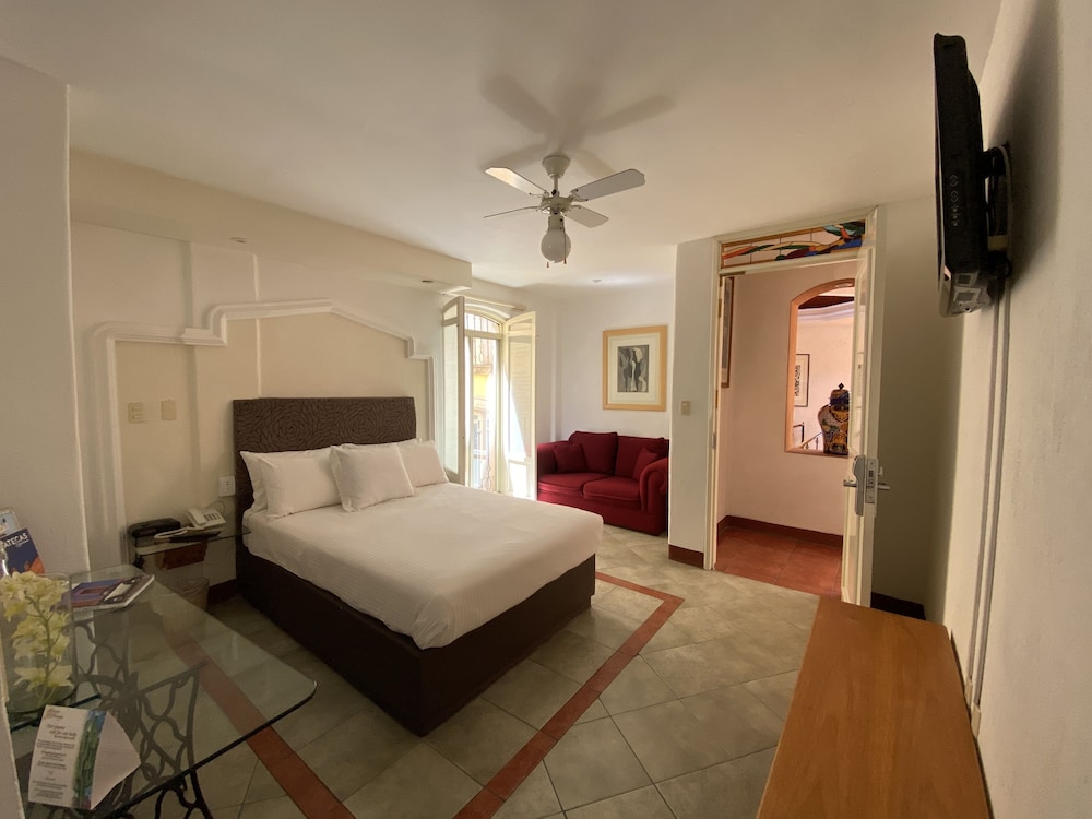Hotel Casona de los Vitrales 8/50
