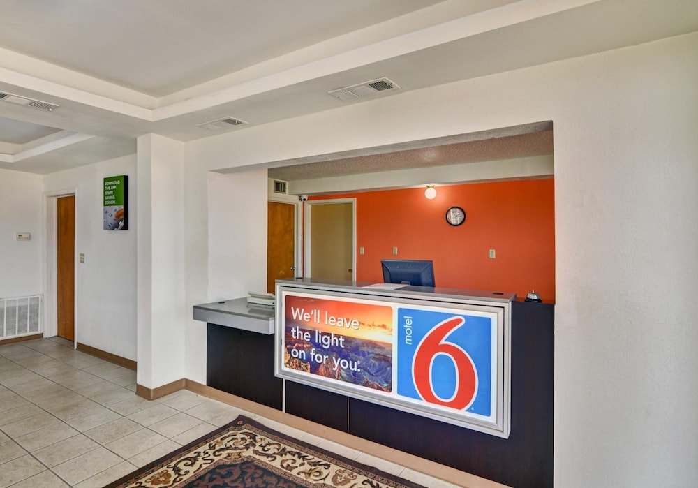 Lobby at Motel6 Lindale, TX, LINDALE - TX
