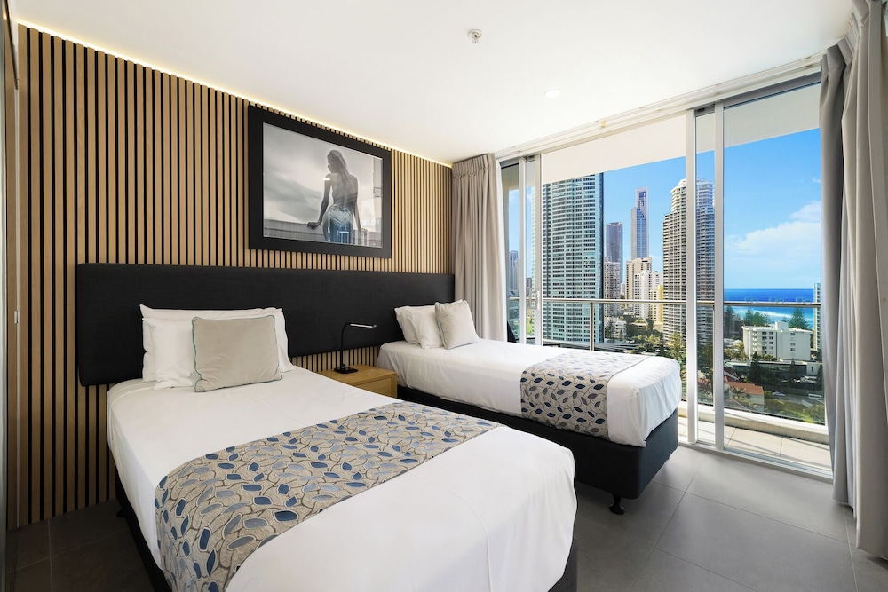 Artique Surfers Paradise 26/74