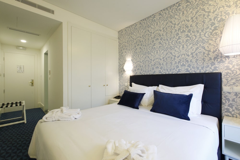 Room, Twin Beds, Street View, Balcony، Hotel Lis Baixa 2/4